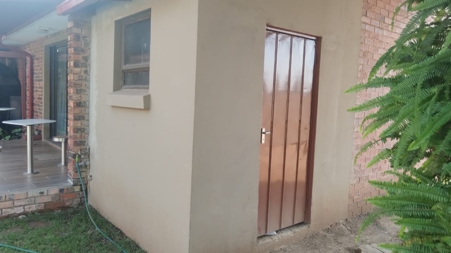 12 Bedroom Property for Sale in Pellissier Free State